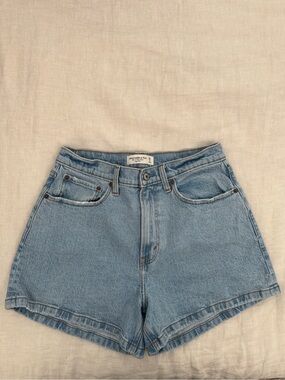 Abercrombie & Fitch The Mom Short High Rise 4”